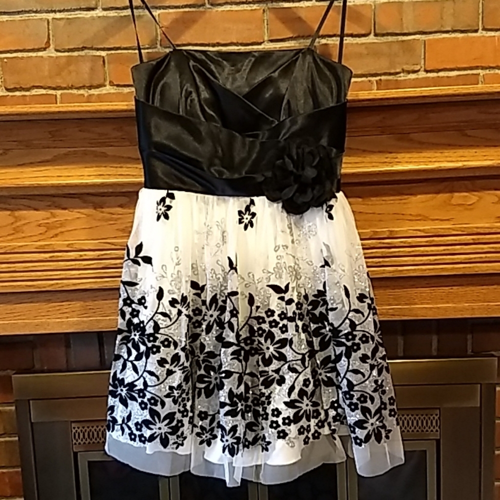EUC Sz 11 Roberta flower glitter dress strapless